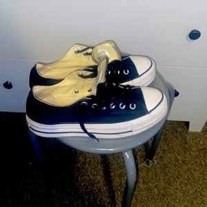 Converse women platform shoe.